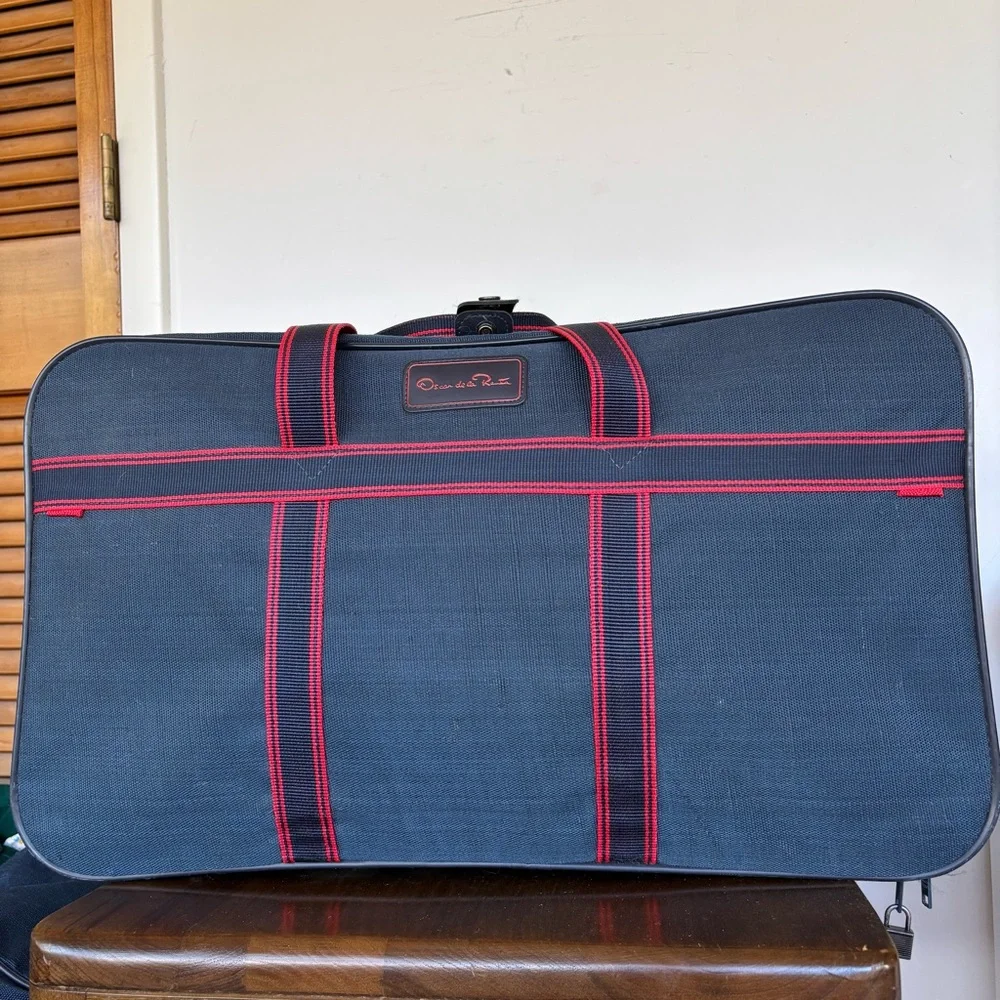 NWOT Oscar de la Renta Large Zip Suitcase—part of a set of 3